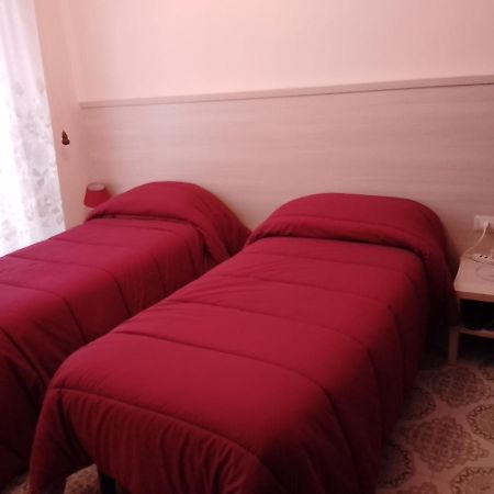 Albergo Maria Cristina Esperia Kültér fotó