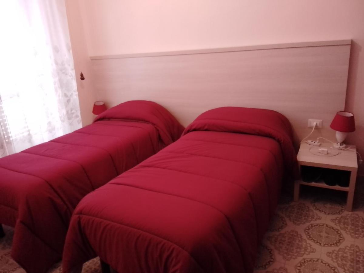 Albergo Maria Cristina Esperia Kültér fotó