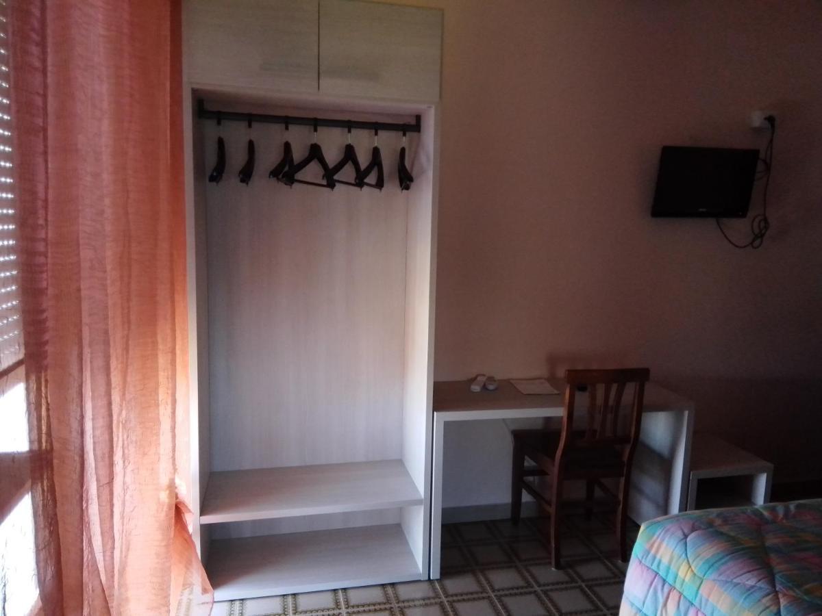 Albergo Maria Cristina Esperia Kültér fotó